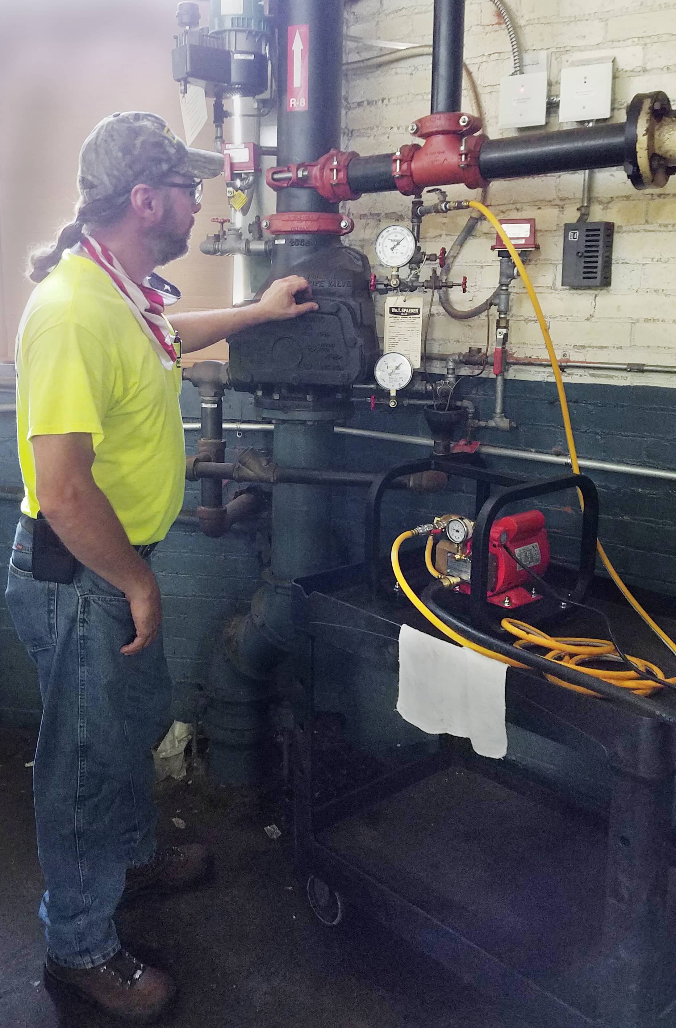 Reed Mfg EHTP500C Electric Hydrostatic Test Pump with Cage, 500 psi, 110V - Edmondson Supply