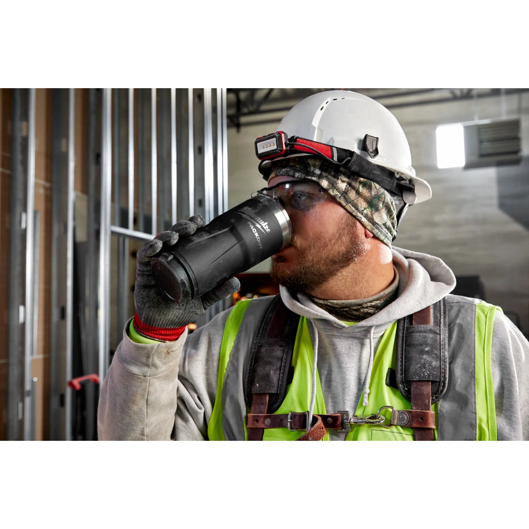 Milwaukee 48-22-8392B PACKOUT™ 20oz Tumbler- Black - Edmondson Supply
