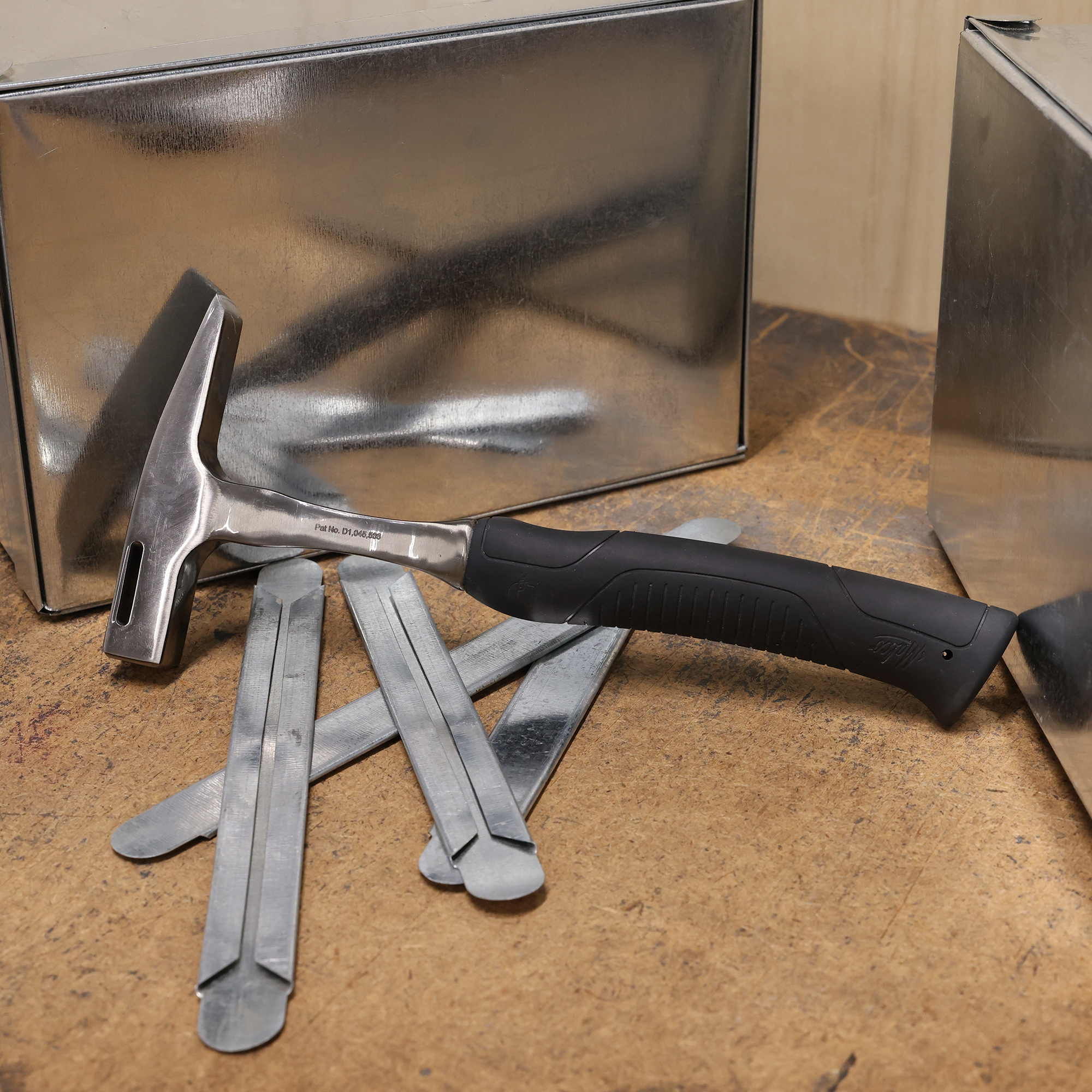 Malco Tools TMH1 Tin Master™ Hammer – 18 oz Tinner’s Hammer with Built-In Drive Cleat Bending Slot - Edmondson Supply