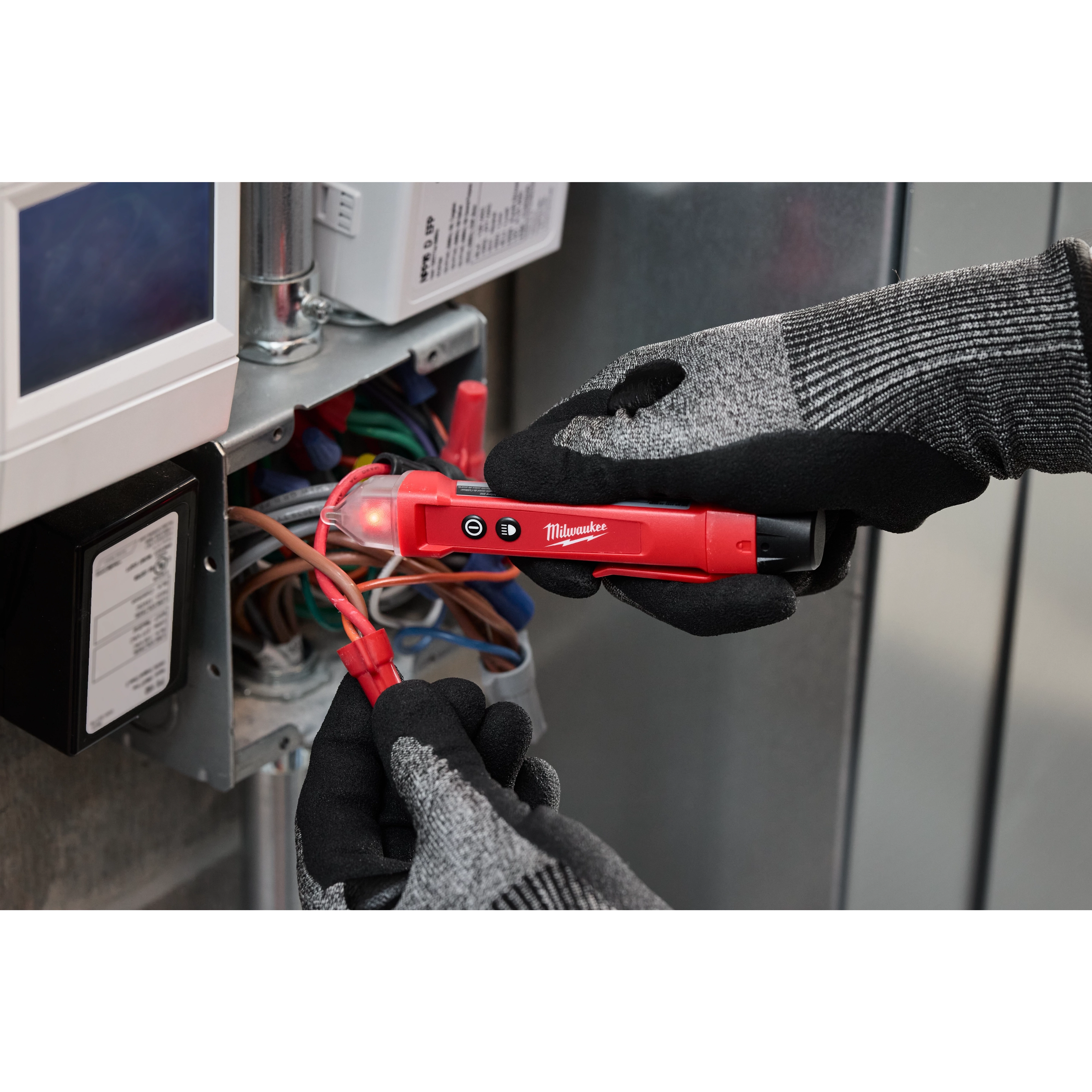Milwaukee 3202-20 Voltage Detector w/LED - Edmondson Supply