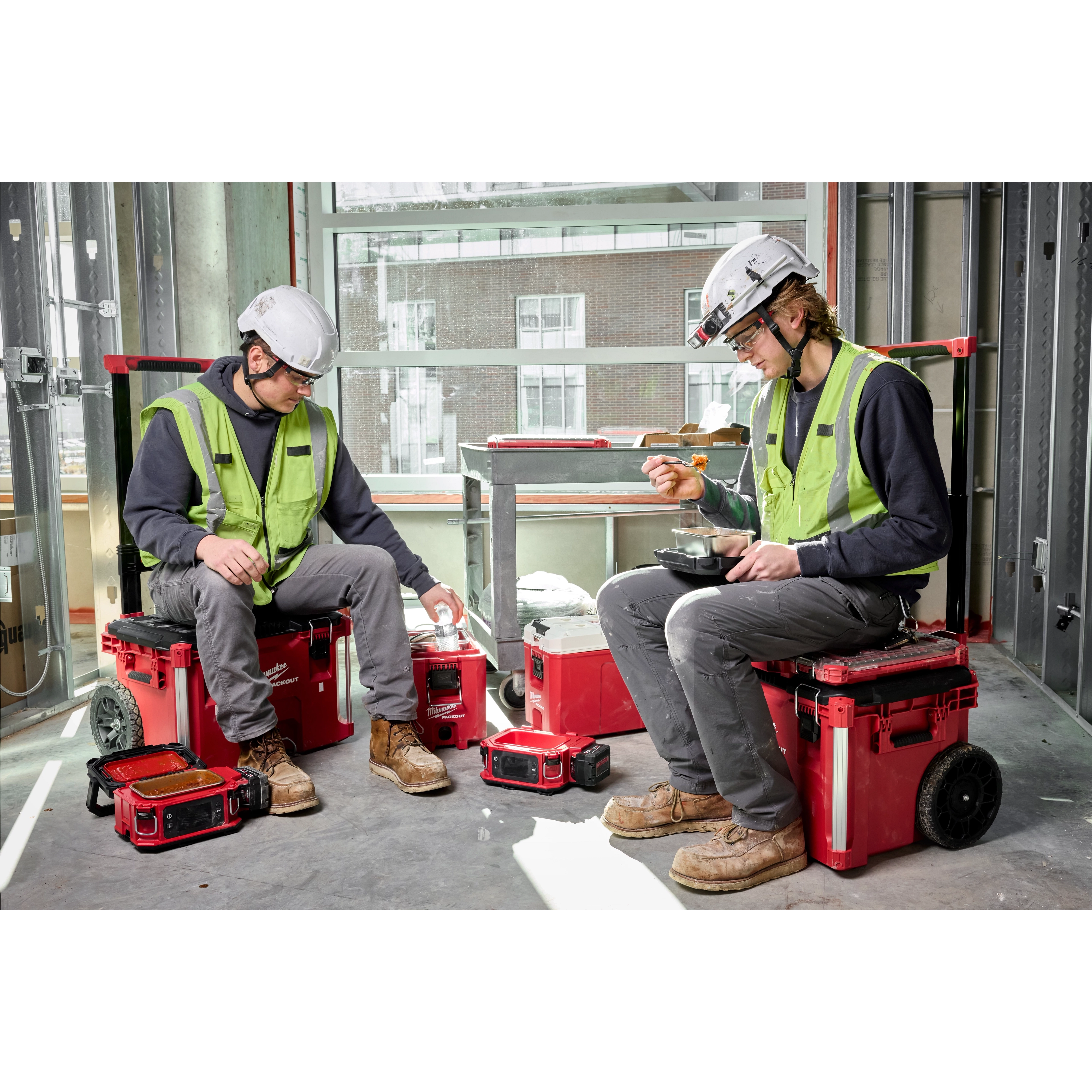 Milwaukee 0811-20 M18™ Jobsite Lunch Warmer - Edmondson Supply