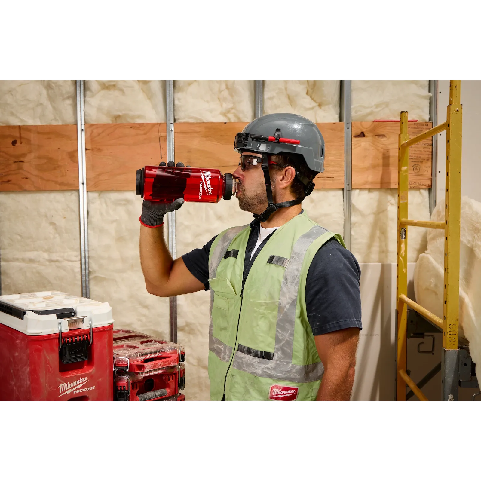 Milwaukee 48-22-8373R PACKOUT™ 48oz Bottle with Chug Lid - Edmondson Supply