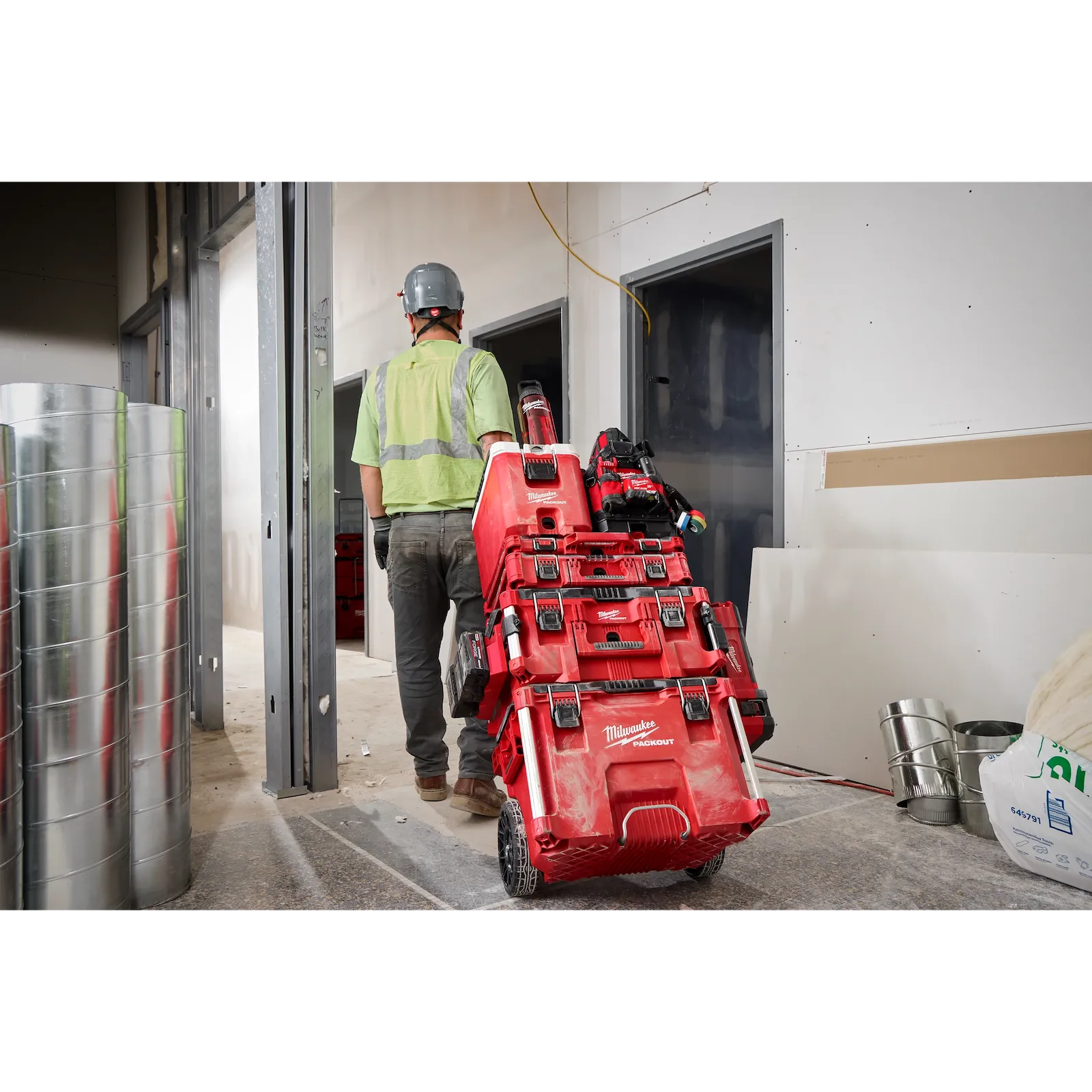 Milwaukee 48-22-8373R PACKOUT™ 48oz Bottle with Chug Lid - Edmondson Supply