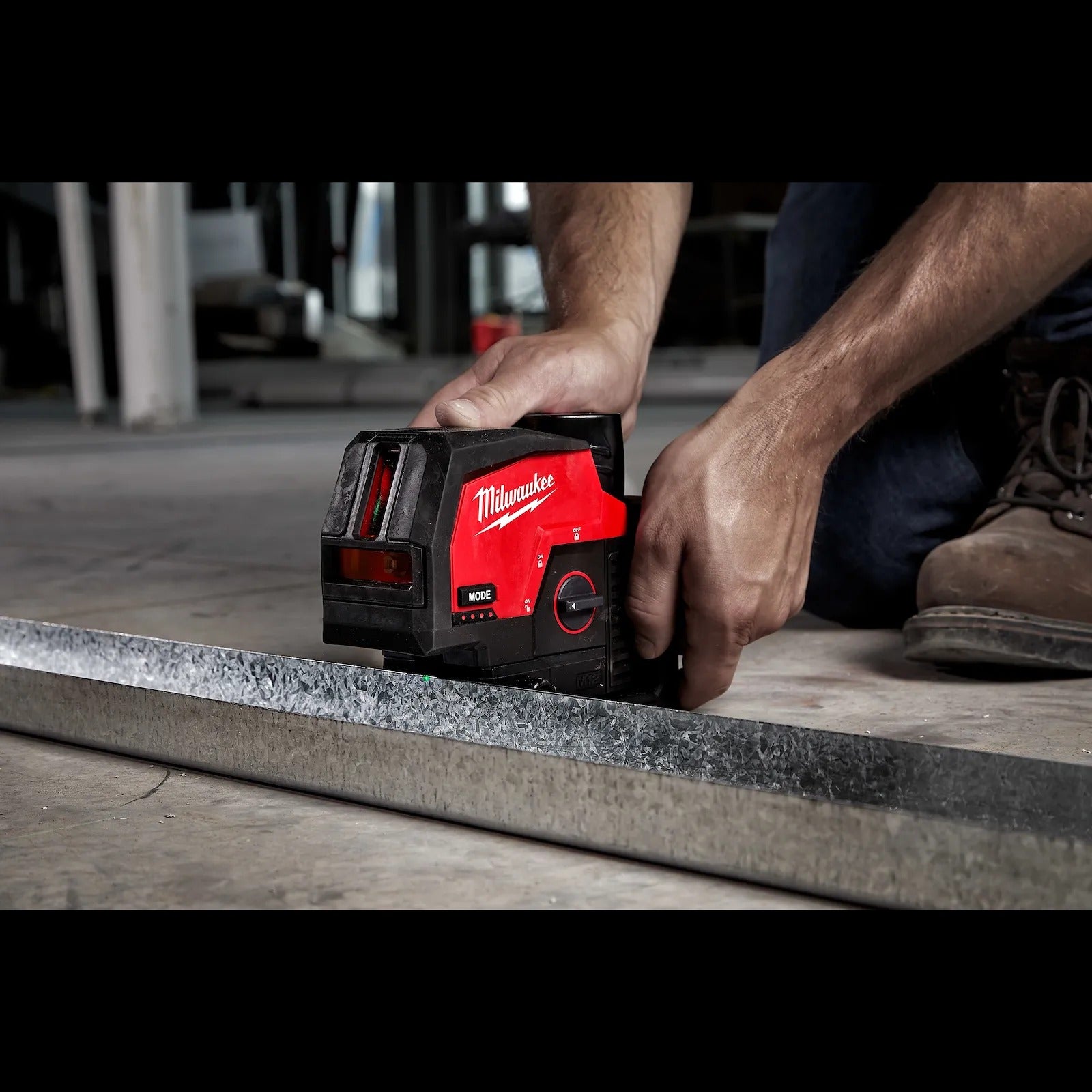Milwaukee 3622-21 M12™ Green Cross Line & Plumb Points Laser Kit - Edmondson Supply