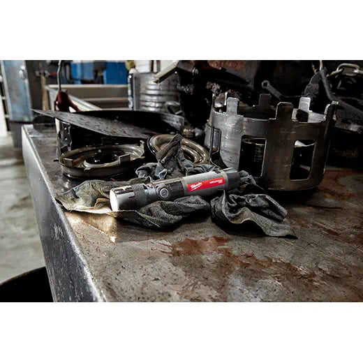 Milwaukee 2161-21 Redlithium™ USB 1100L Twist Focus Flashlight - Edmondson Supply