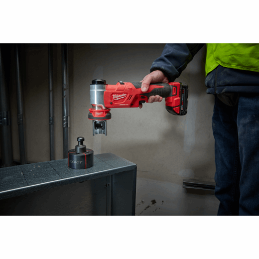 Milwaukee 2677-21 M18™ FORCE LOGIC™ 6T Knockout Tool 1/2" - 2" Kit - Edmondson Supply