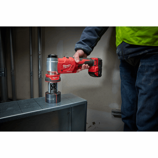 Milwaukee 2677-21 M18™ FORCE LOGIC™ 6T Knockout Tool 1/2" - 2" Kit - Edmondson Supply