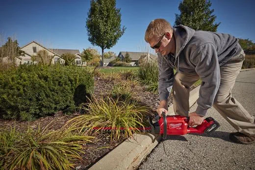 Milwaukee 2726-21HD M18 FUEL™ 24" Hedge Trimmer Kit - Edmondson Supply