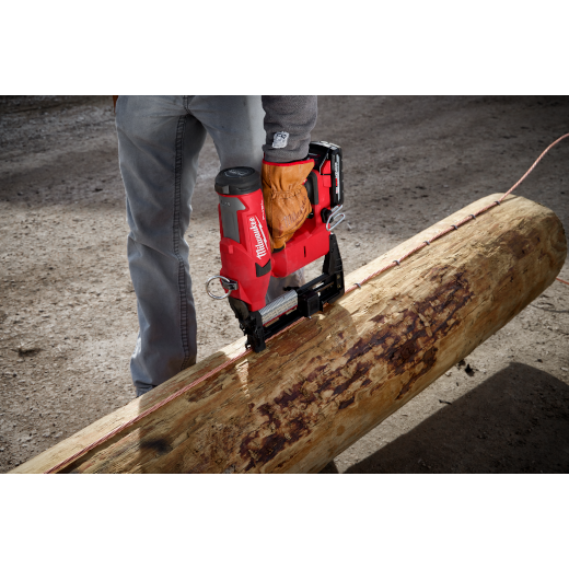 Milwaukee 2843-22 M18 FUEL UTILITY FENCING STAPLER KIT - Edmondson Supply