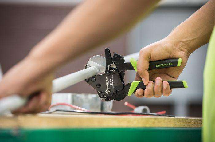 Greenlee 864QR 1-1/4 Quick Release Ratcheting PVC Cutter - Edmondson Supply