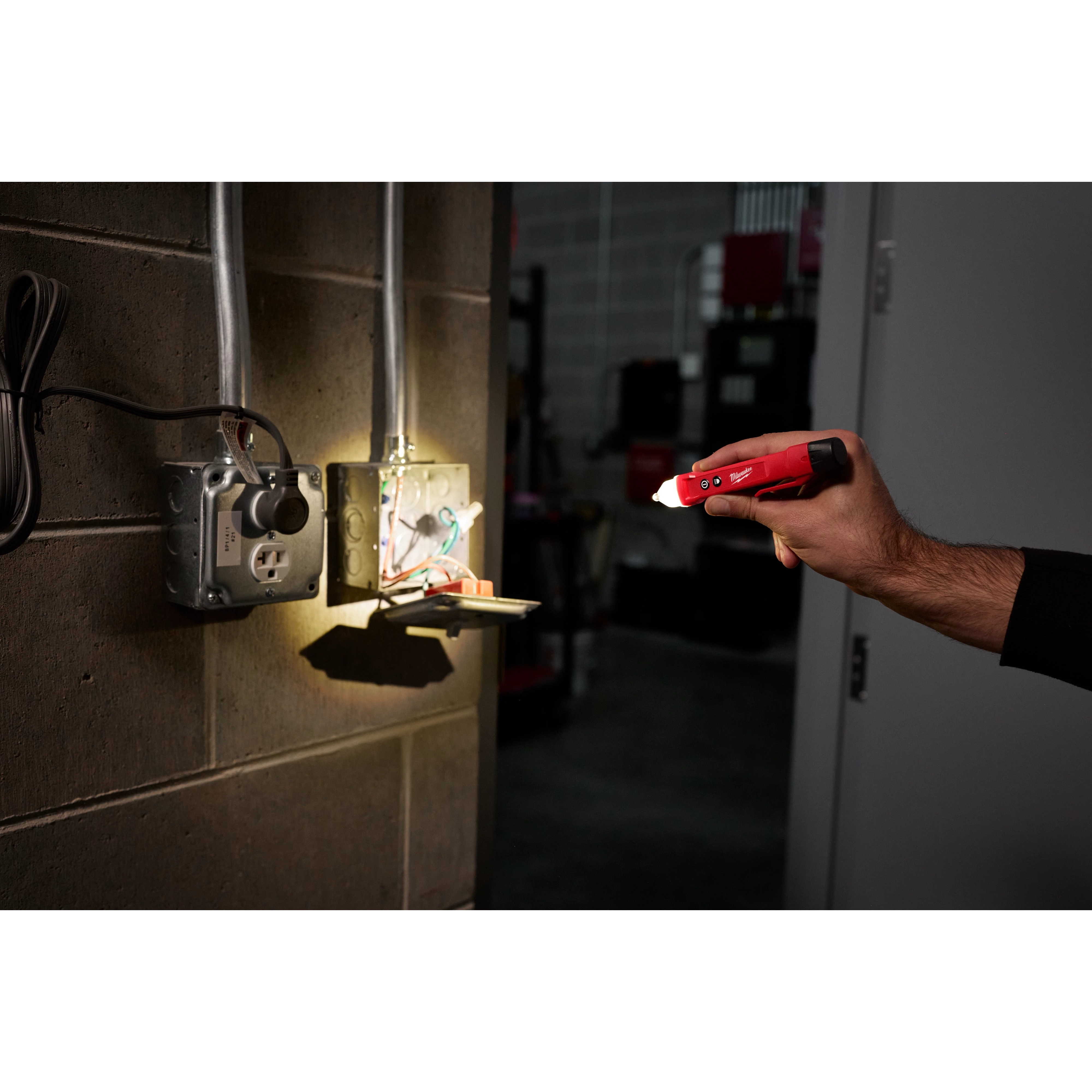 Milwaukee 3211-20 Digital GFCI Receptacle Tester and Voltage Detector w/ LED - Edmondson Supply