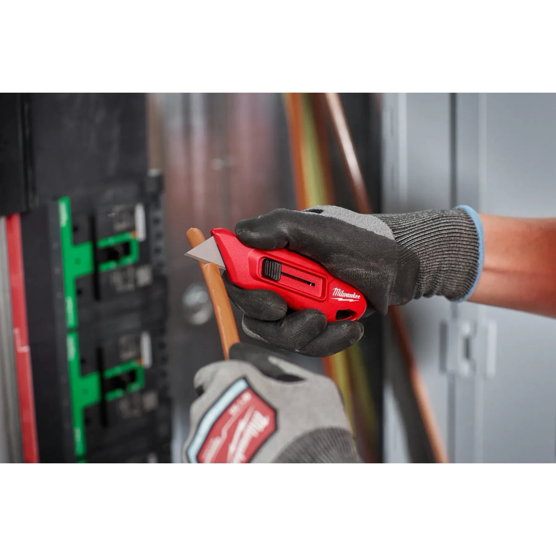 Milwaukee 48-22-1516 Compact Side Slide Utility Knife - Edmondson Supply