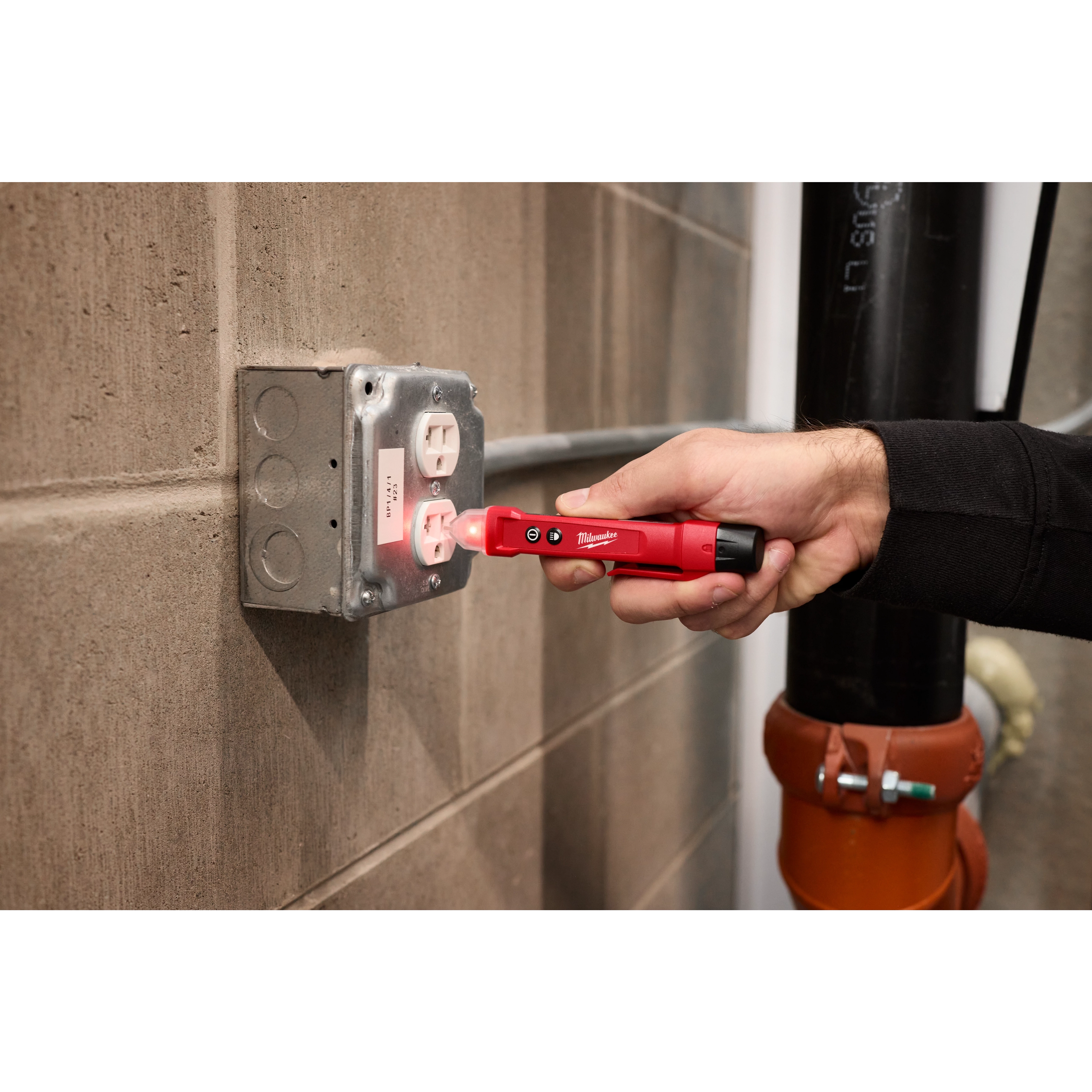 Milwaukee 3211-20 Digital GFCI Receptacle Tester and Voltage Detector w/ LED - Edmondson Supply