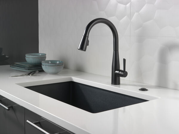 ESSA® Delta Faucet  9113-BL-DST Single Handle Pull-Down Kitchen Faucet