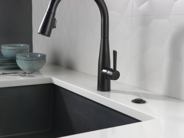 ESSA® Delta Faucet  9113-BL-DST Single Handle Pull-Down Kitchen Faucet