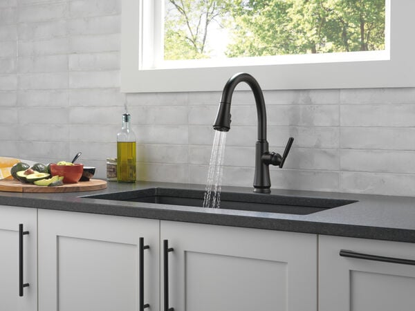 Delta CORANTO  9179-BL-DST Single Handle Pull Down Kitchen Faucet In Matte Black