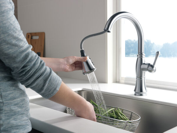 Delta CASSIDY™  9197-AR-DST Single Handle Pull-Out Kitchen Faucet With ShieldSpray® Technology In  Arctic Stainless - Edmondson Supply