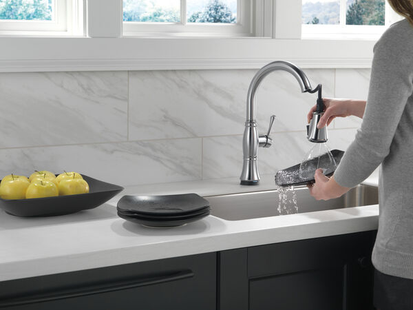 Delta CASSIDY™  9197T-AR-DST Single Handle Pull-down Kitchen Faucet With Touch2O® And ShieldSpray® Technologies In Arctic Stainless