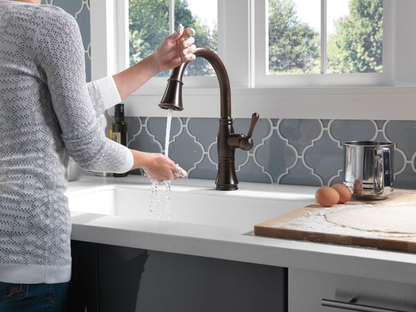 Delta CASSIDY™  9197T-RB-DST Single Handle Pull-Down Kitchen Faucet With Touch2O® And ShieldSpray® Technologies In Venetian Bronze