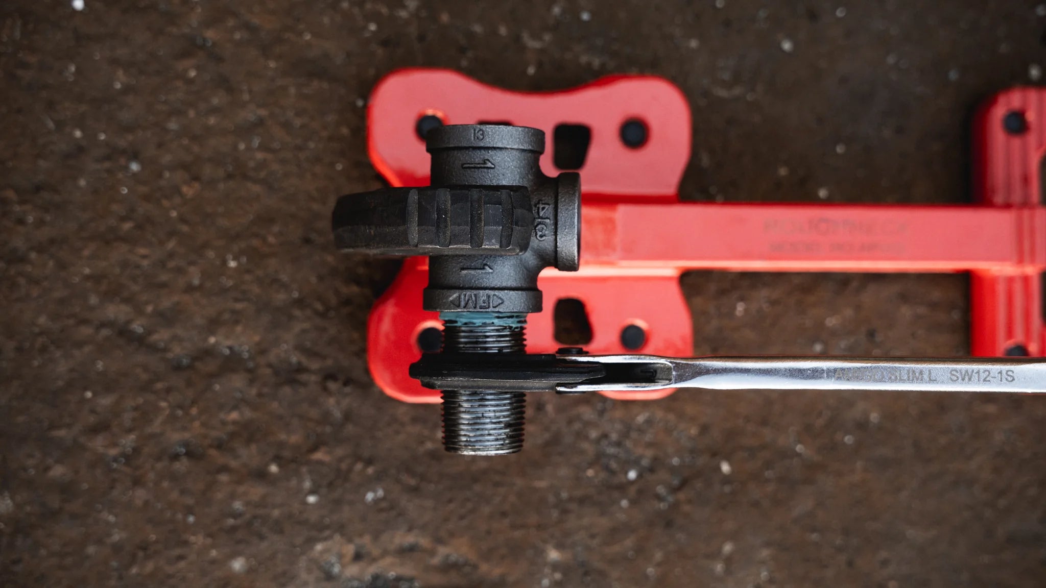Pipe Vise SPV02 Roughneck 2" Steel Pipe Vise - Edmondson Supply
