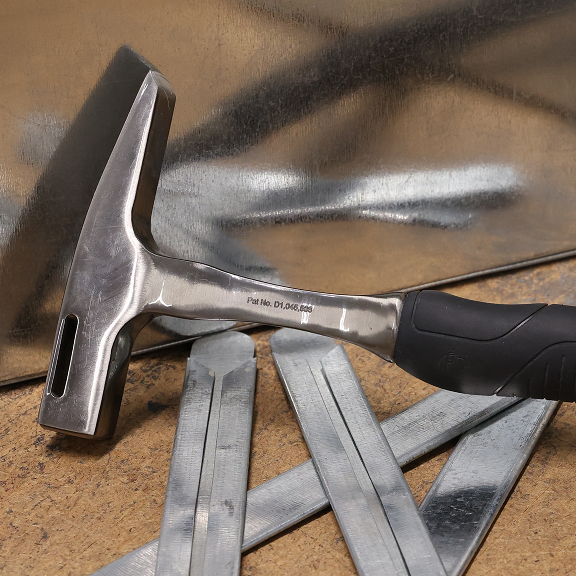 Malco Tools TMH1 Tin Master™ Hammer – 18 oz Tinner’s Hammer with Built-In Drive Cleat Bending Slot - Edmondson Supply