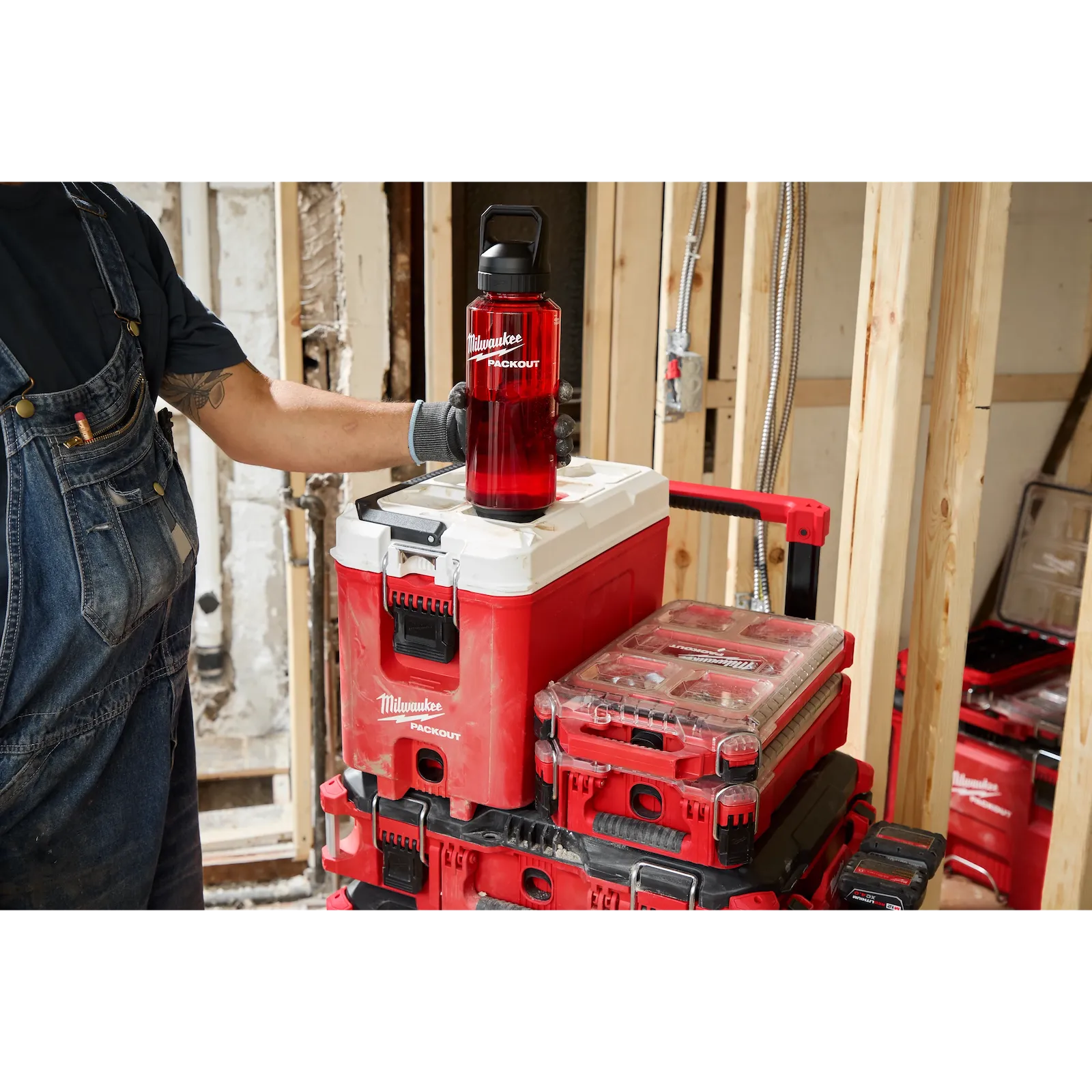 Milwaukee 48-22-8373R PACKOUT™ 48oz Bottle with Chug Lid - Edmondson Supply