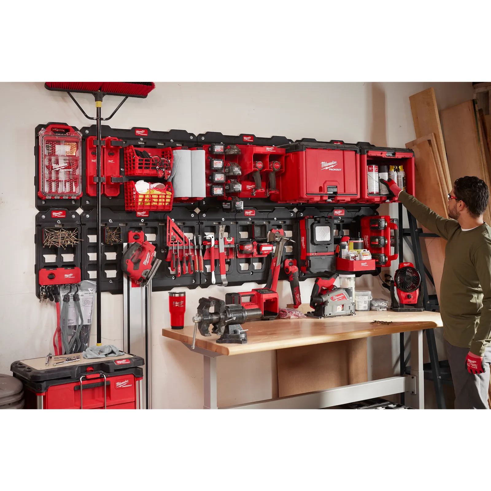 Milwaukee 48-22-8339 PACKOUT™ M18™ Battery Rack - Edmondson Supply
