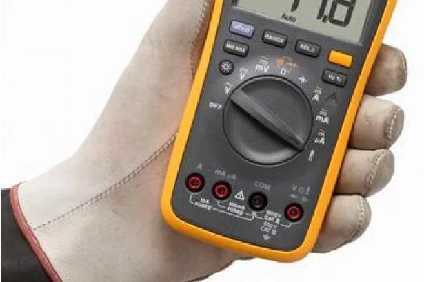 Fluke 17B+ Digital Multimeter - Edmondson Supply