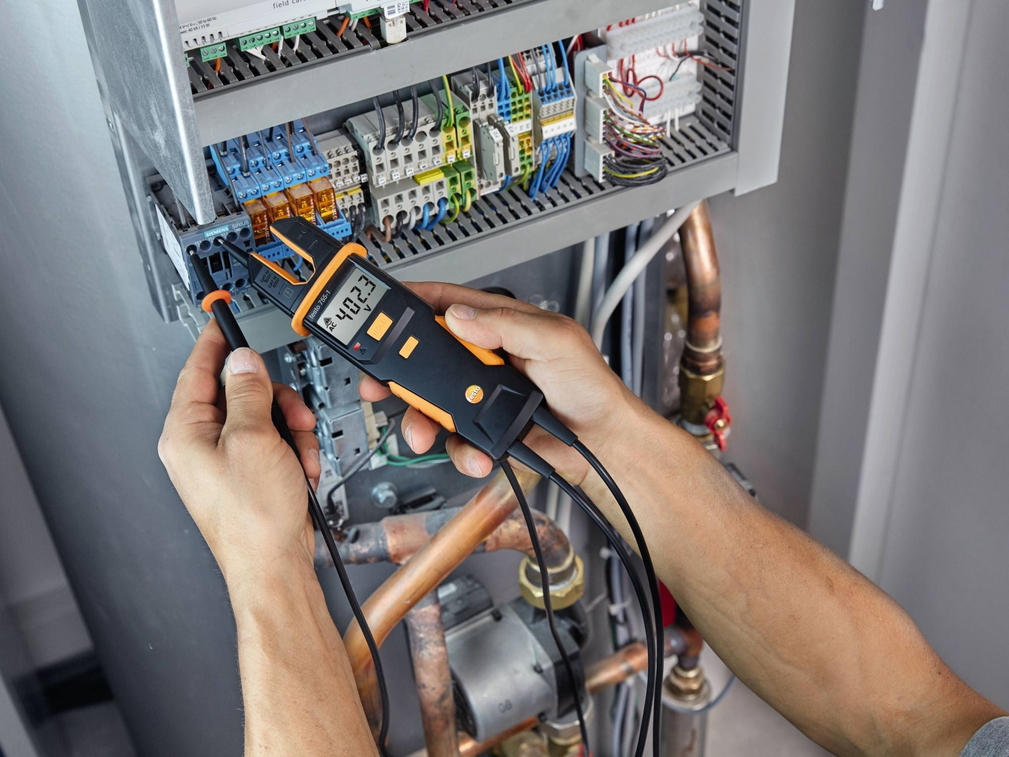 Testo 0590 7551 755-1 - Current / Voltage Meter with 200 A AC, 600 V AC/DC, and Continuity - Edmondson Supply