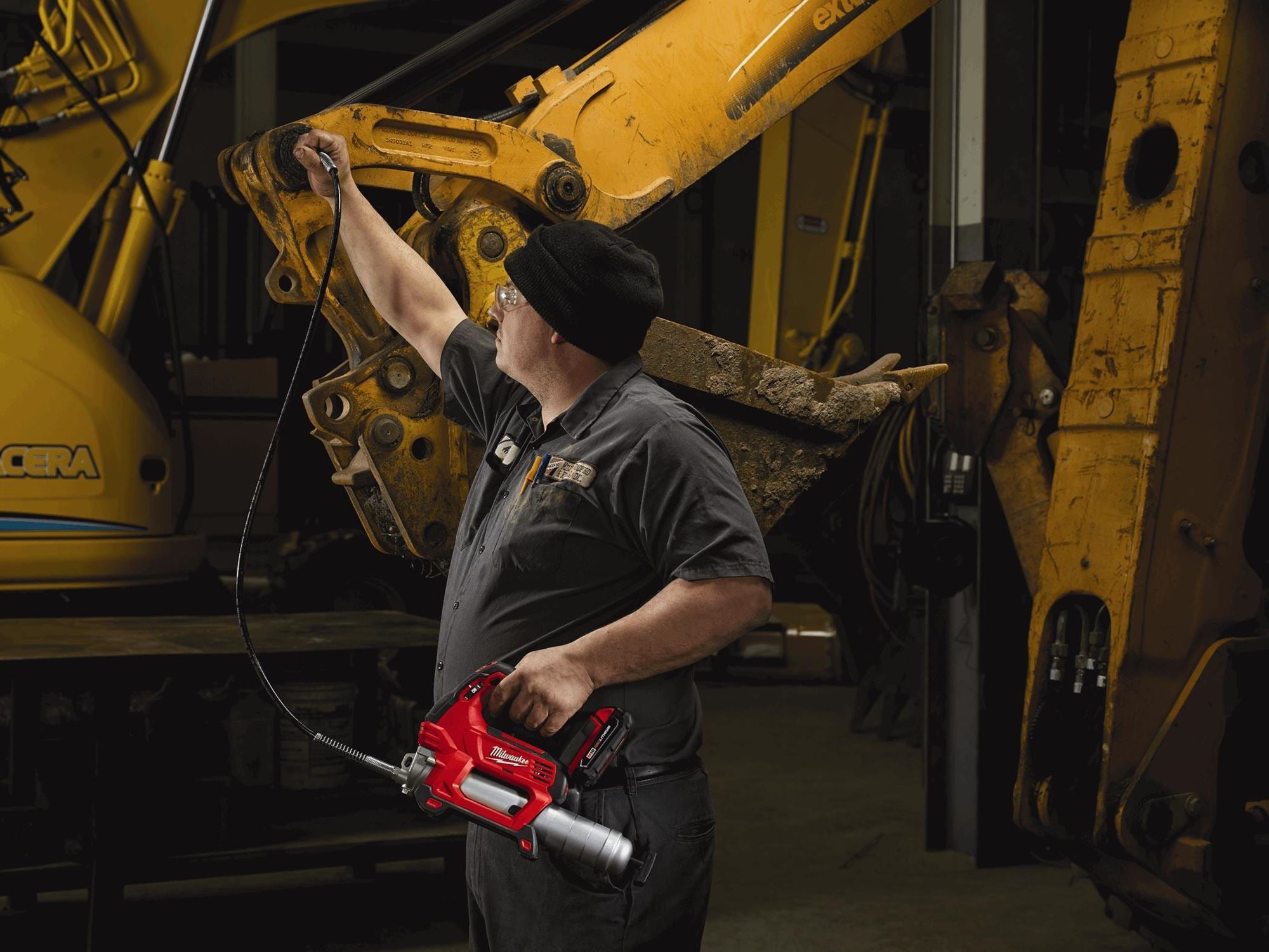 Milwaukee 2646-22CT M18 Cordless 2-Speed Grease Gun Kit - Edmondson Supply