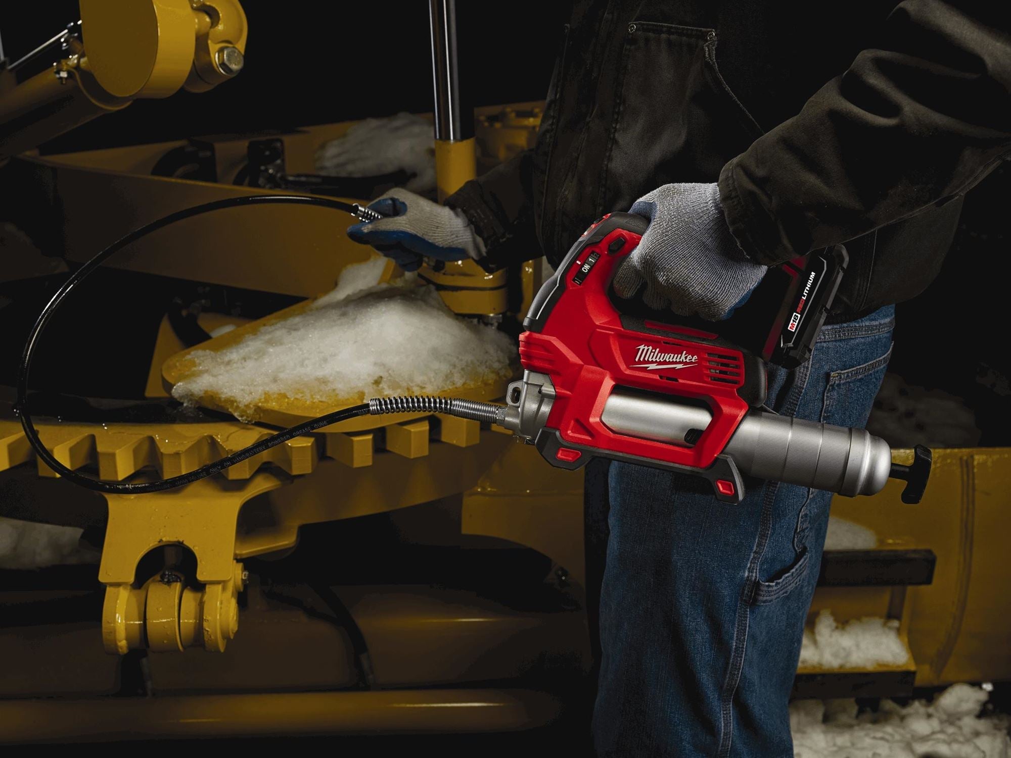 Milwaukee 2646-21CT M18™ Cordless 2-Speed Grease Gun Kit - Edmondson Supply