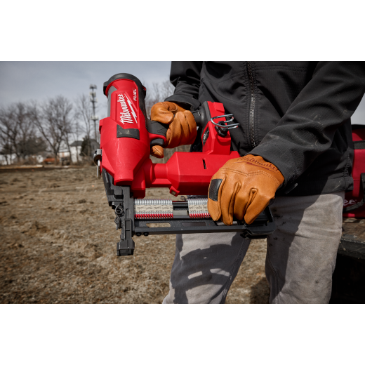 Milwaukee 2843-22 M18 FUEL UTILITY FENCING STAPLER KIT - Edmondson Supply
