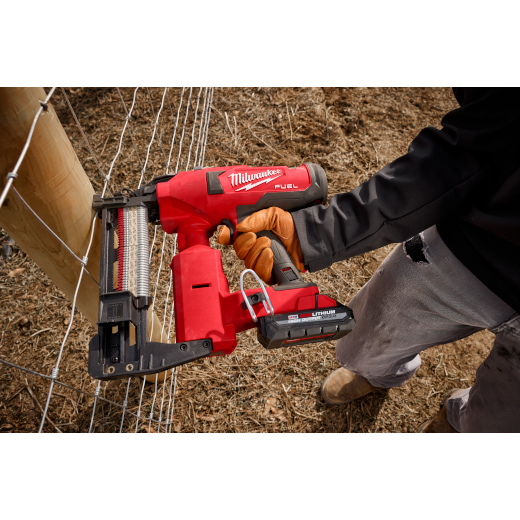 Milwaukee 2843-22 M18 FUEL UTILITY FENCING STAPLER KIT - Edmondson Supply