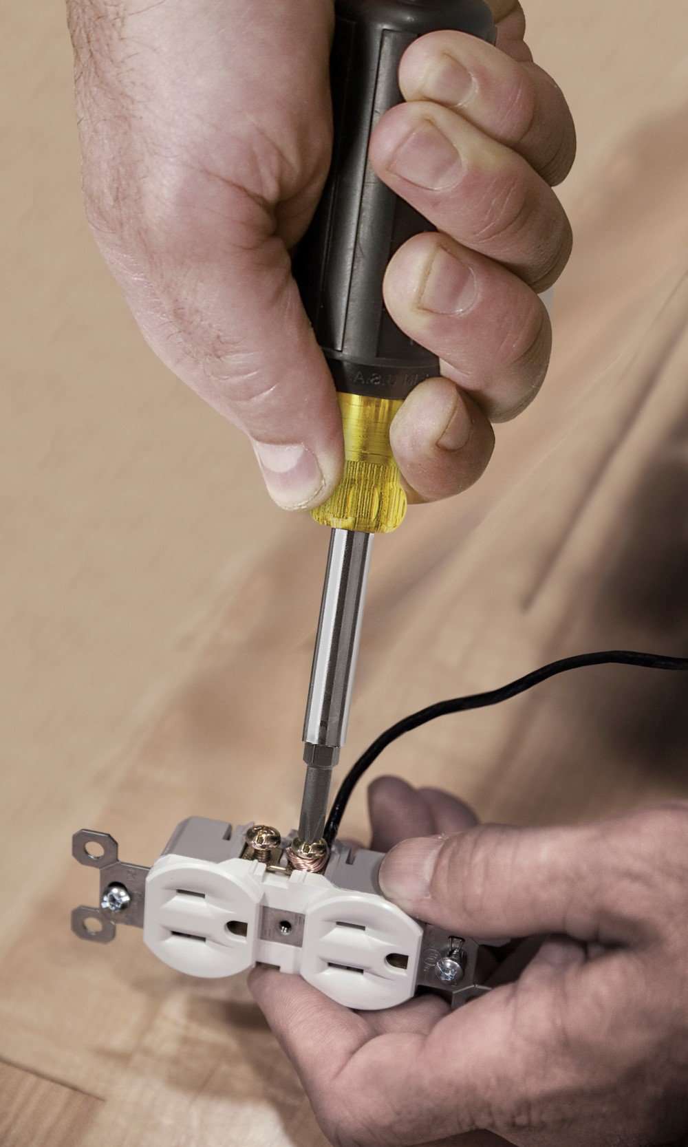 Klein Tools 32476 5-in-1 Multi-Bit Screwdriver / Nut Driver - Edmondson Supply