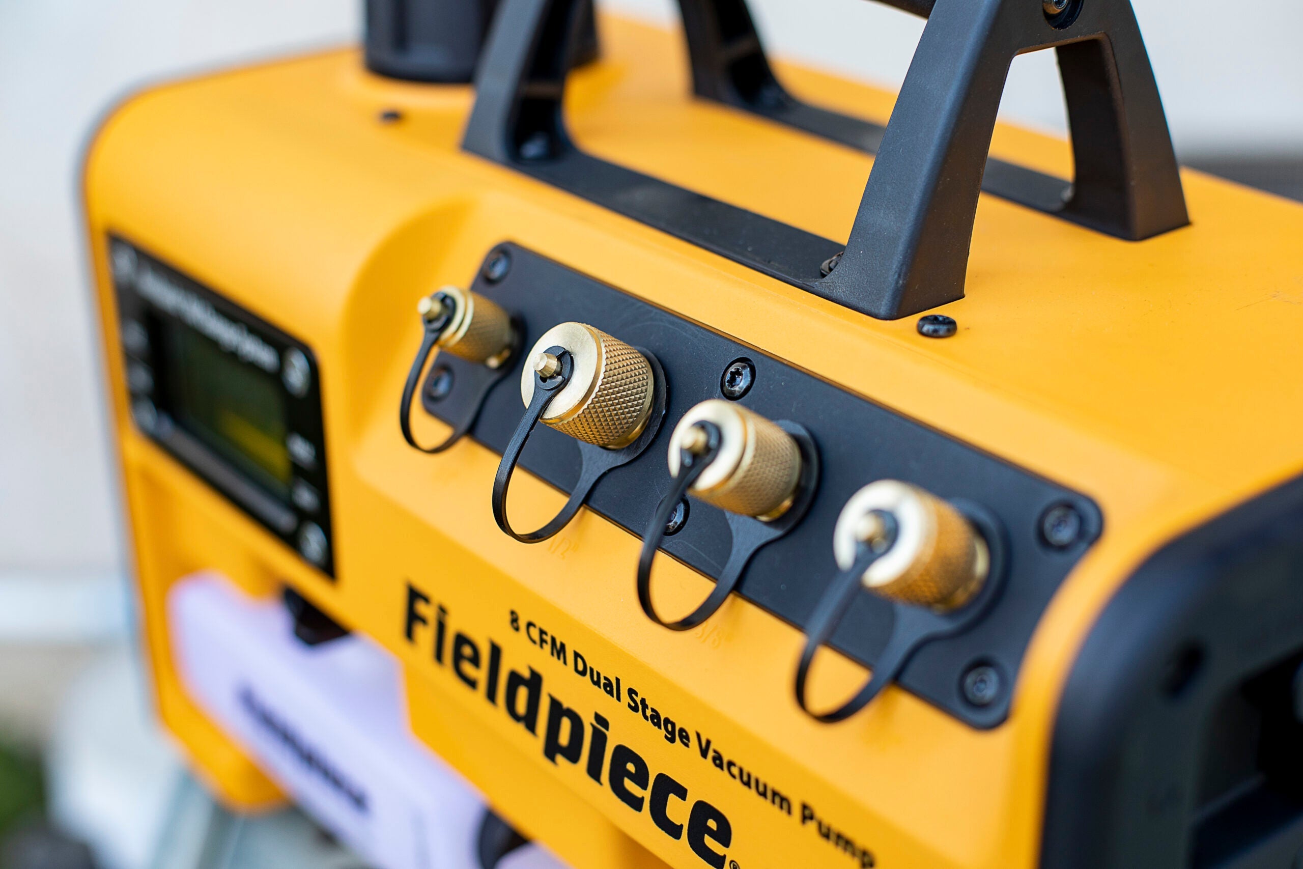 Fieldpiece VP87 – 8 CFM Vacuum Pump - Edmondson Supply